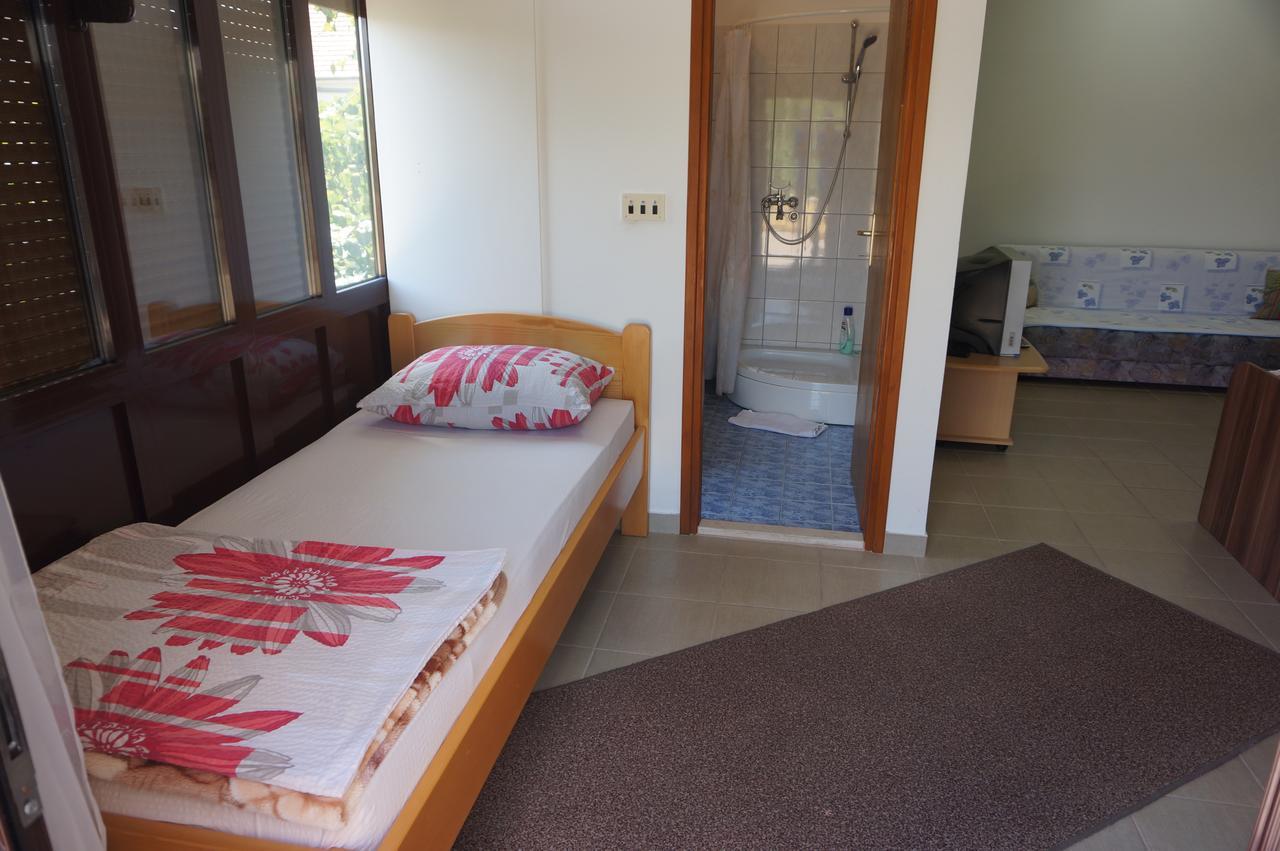 Apartments Bozic Τρέμπινιε Εξωτερικό φωτογραφία