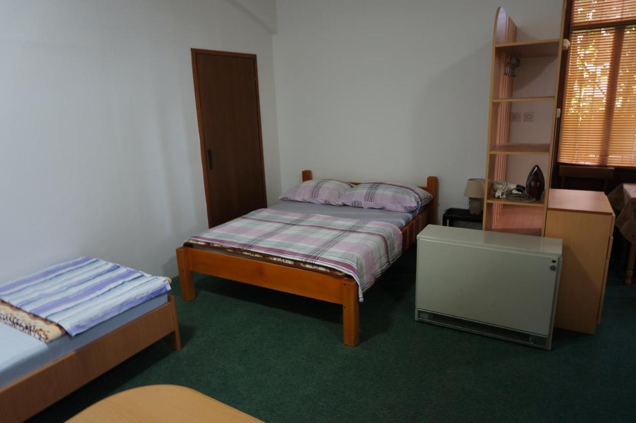 Apartments Bozic Τρέμπινιε Εξωτερικό φωτογραφία