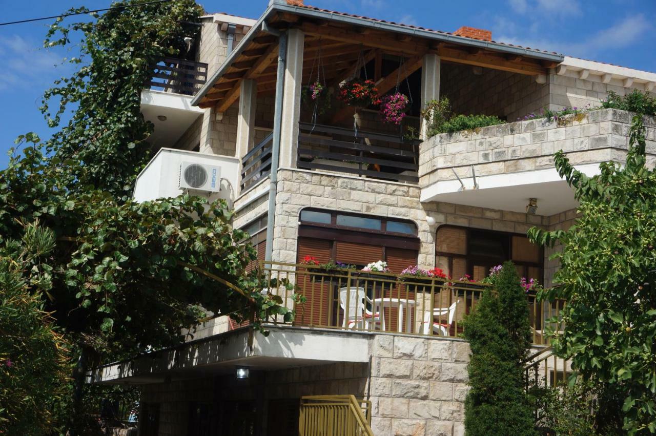 Apartments Bozic Τρέμπινιε Εξωτερικό φωτογραφία